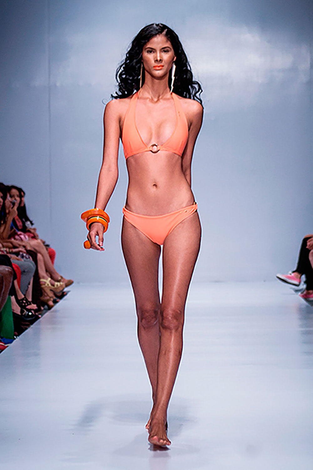 La modelo dominicana  Sal García desfila  en una de las ediciones de Dominicana Moda.