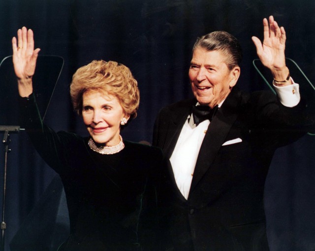 Ronald Reagan y su mujer, Nancy Reagan. Reuters