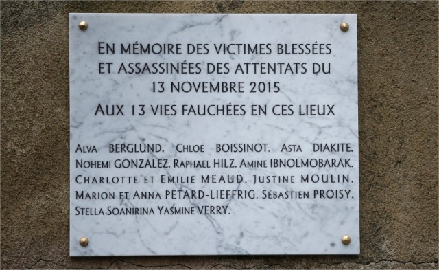 Placa conmemorativa de la masacre de París