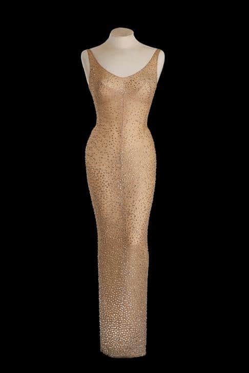 Vestido usado por Marilyn Monroe em fotografia de divulgação da Julien's Auctions.     Auctions/Handout. REUTERS