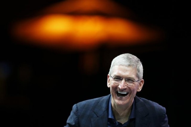 Apple CEO Tim Cook speaks at the WSJD Live conference in Laguna Beach, California October 27, 2014.  REUTERS/Lucy Nicholson/Files