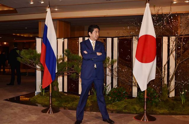 Shinzo Abe espera por Vladimir Putin
