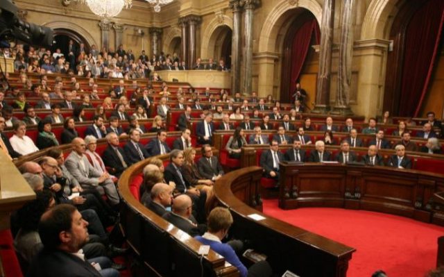 La reforma del Parlamento de Cataluña incluye la modificación del período de l"vacaciones" parlamentarias
