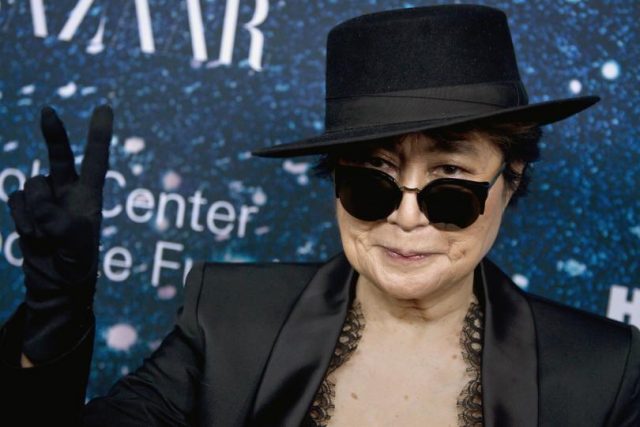 Yoko Ono encabeza un manifiesto internacional pro-referéndum