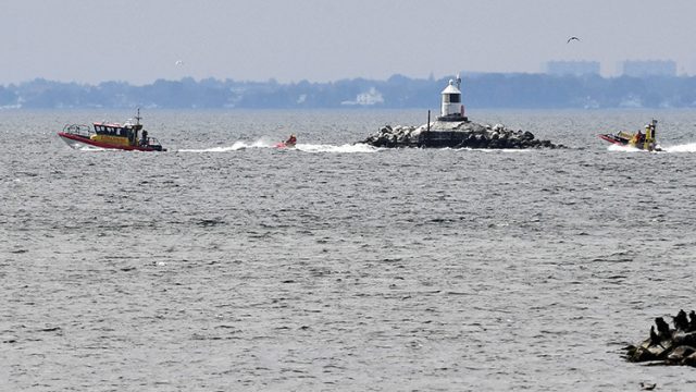 Unidades especiales buscan a Kim Wall en la bahía de Lundakra, el 15 de agosto de 2017.