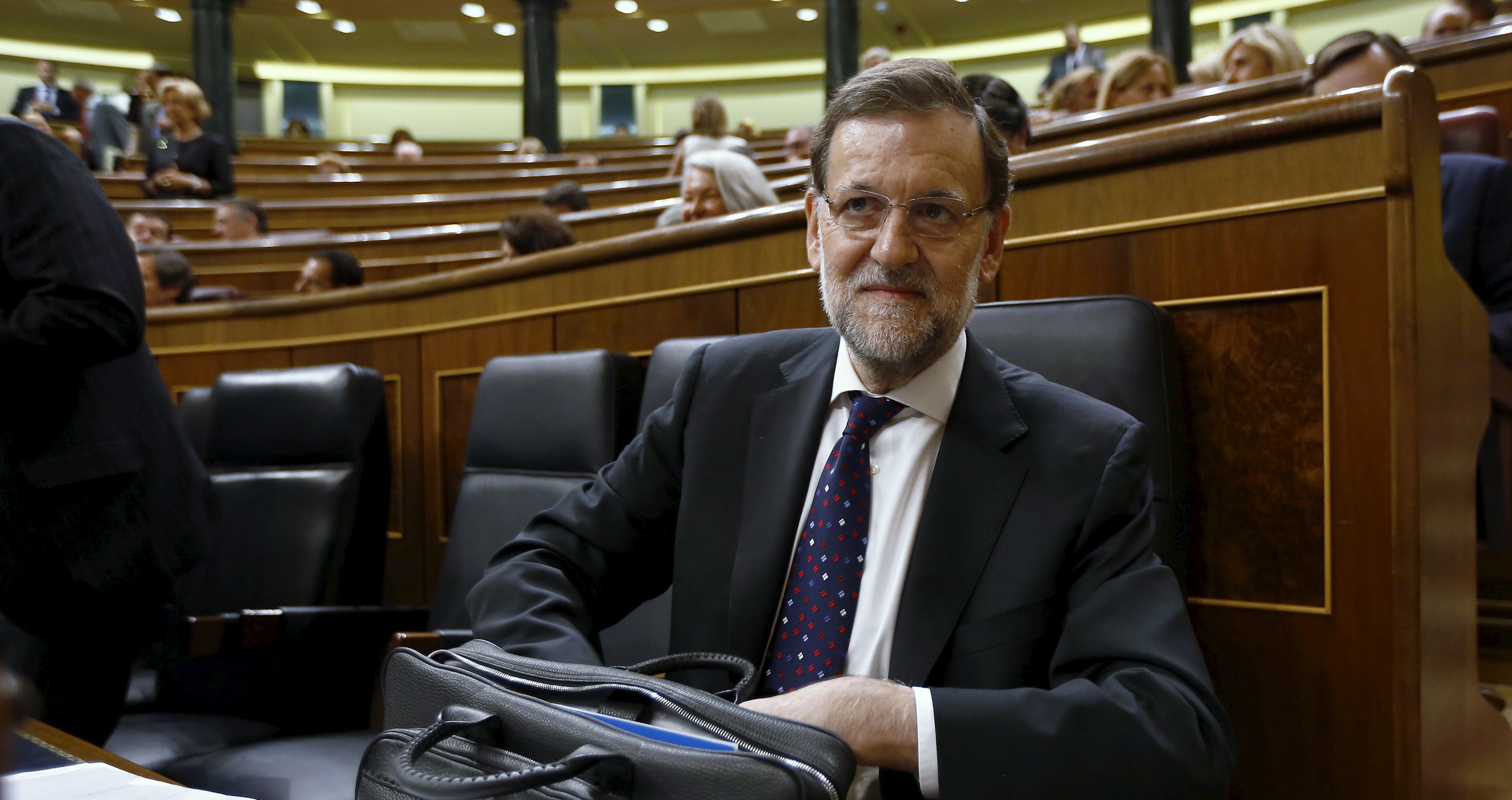 Spanish Prime Minister Mariano Rajoy takes his seat at the start of a parliamentary session in Madrid, Spain, July 15, 2015. Rajoy said he will put forward the details of a third Greek bailout to parliament for debate and ask for its approval.   REUTERS/Paul Hanna
               - RTX1KD5X