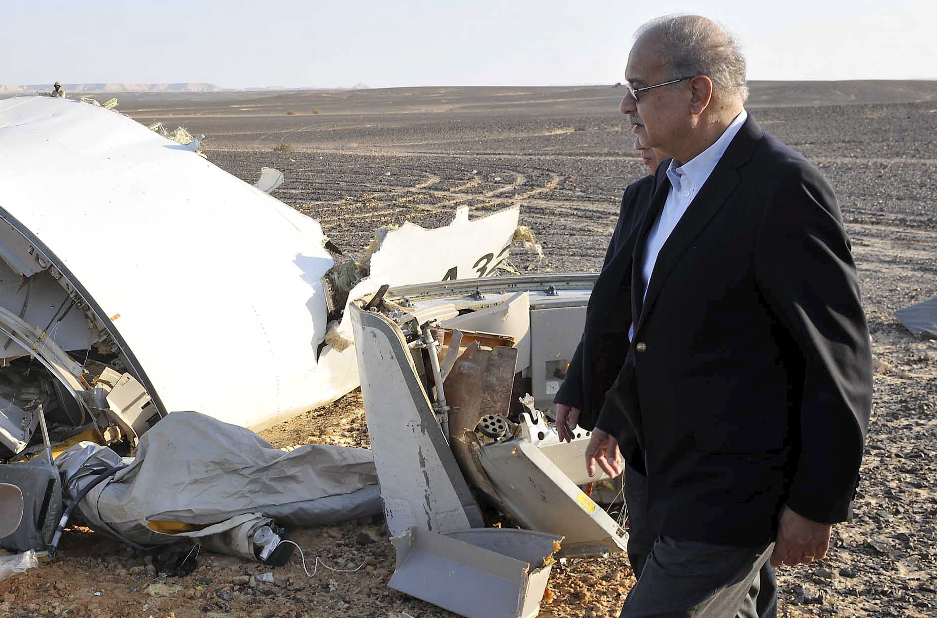 El primer ministro de Egipto, Sheirf Ismail, en la zona del siniestro. Foto: Reuters