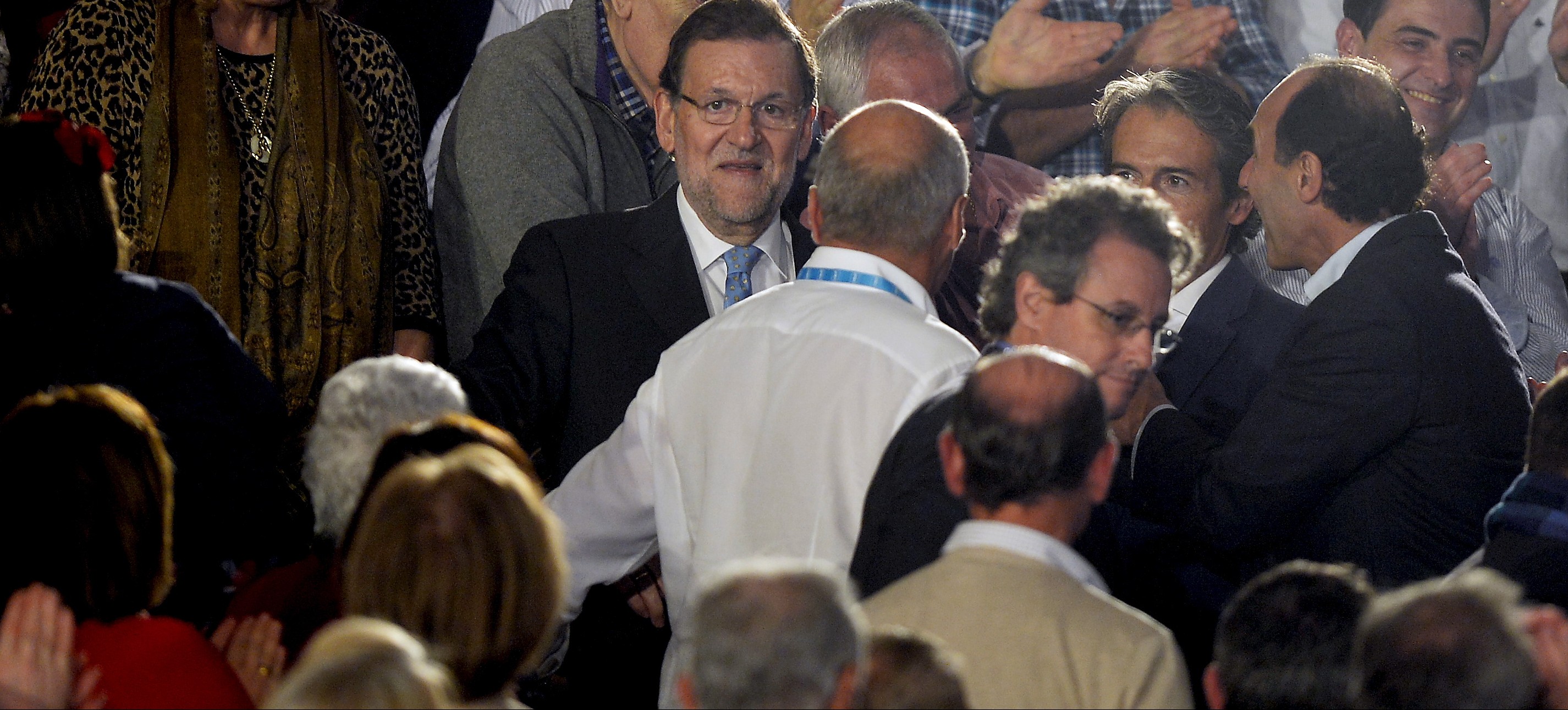 Spanish Prime Minister Mariano Rajoy, one of the four leading candidates for Spain's general election, arrives to a campaign rally in Santander, Spain, December 15, 2015. REUTERS/Vincent West - RTX1YUEJ