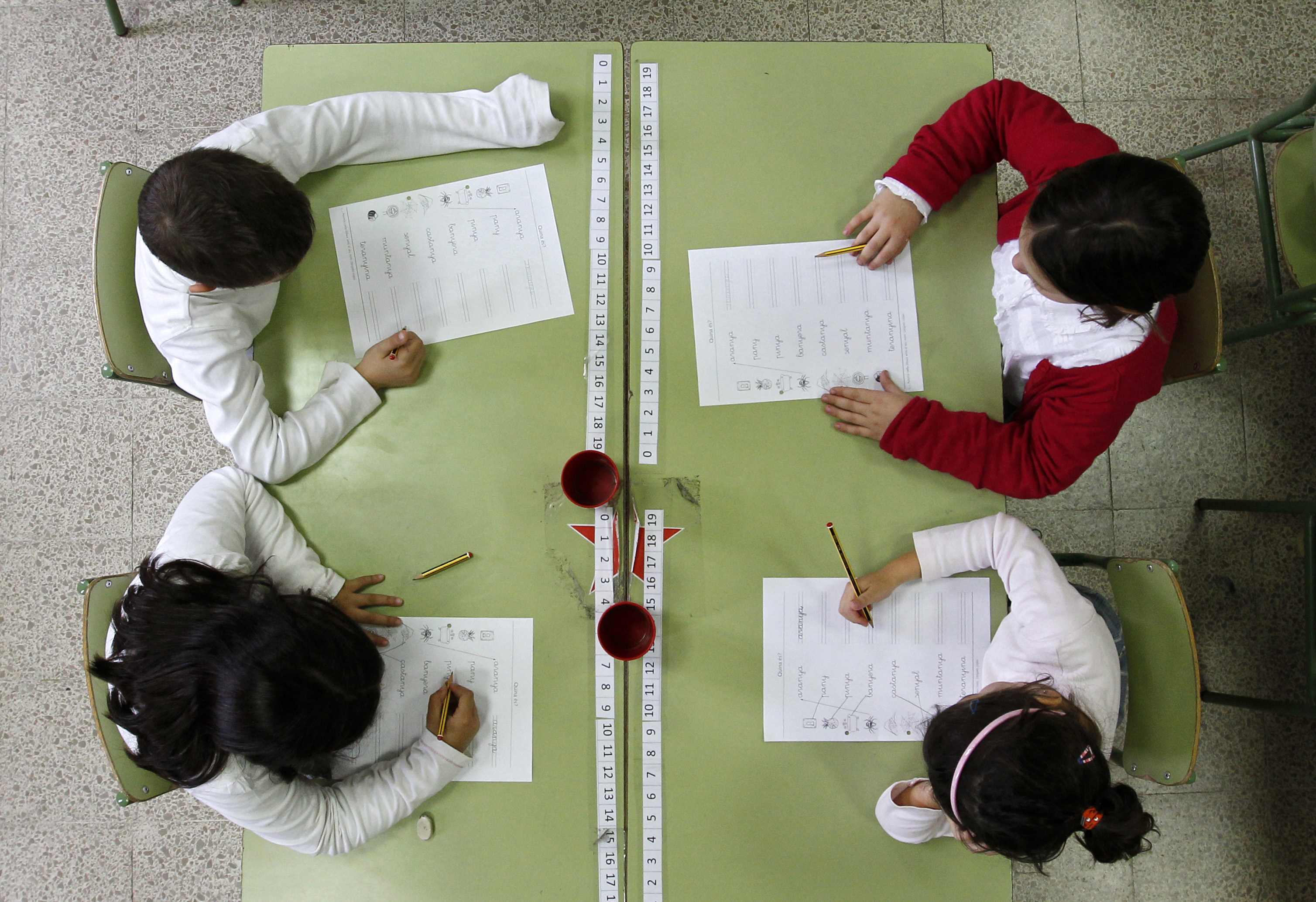 Pupils do some handwriting exercises during a language class at a public school in El Masnou, near Barcelona, December 14, 2012. Spain's leader vowed on Friday to press on with an education reform that has fueled separatist sentiment in Catalonia, where politicians were closing on a pact that could lead to a vote on independence. REUTERS/Albert Gea (SPAIN - Tags: POLITICS EDUCATION) - RTR3BKPE
