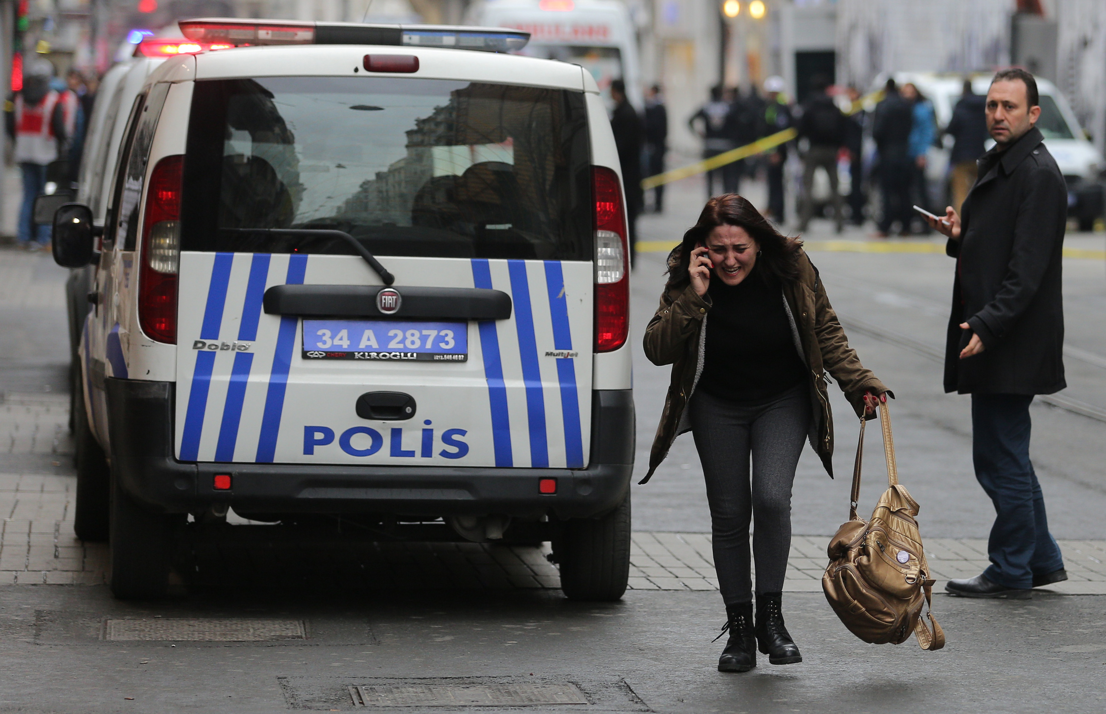 A woman reacts following a suicide bombing in a major shopping and tourist district in central Istanbul March 19, 2016.   REUTERS/Kemal Aslan TPX IMAGES OF THE DAY   - RTSB6I4