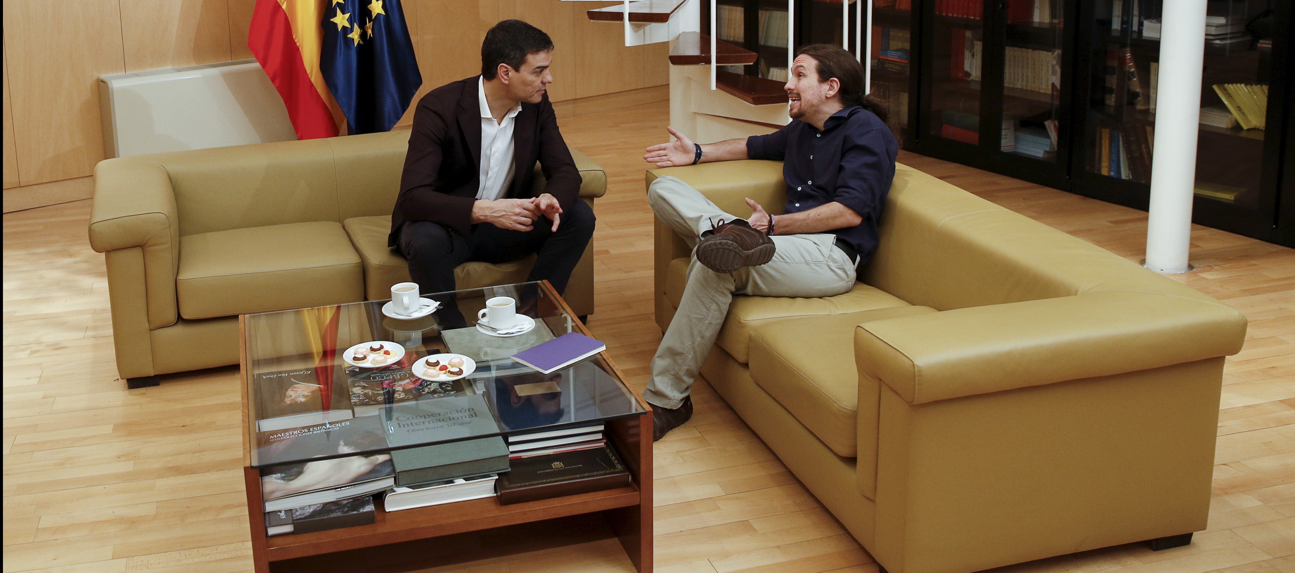Reunión entre Pablo Iglesias y Pedro Sánchez. FOTO: Reuters