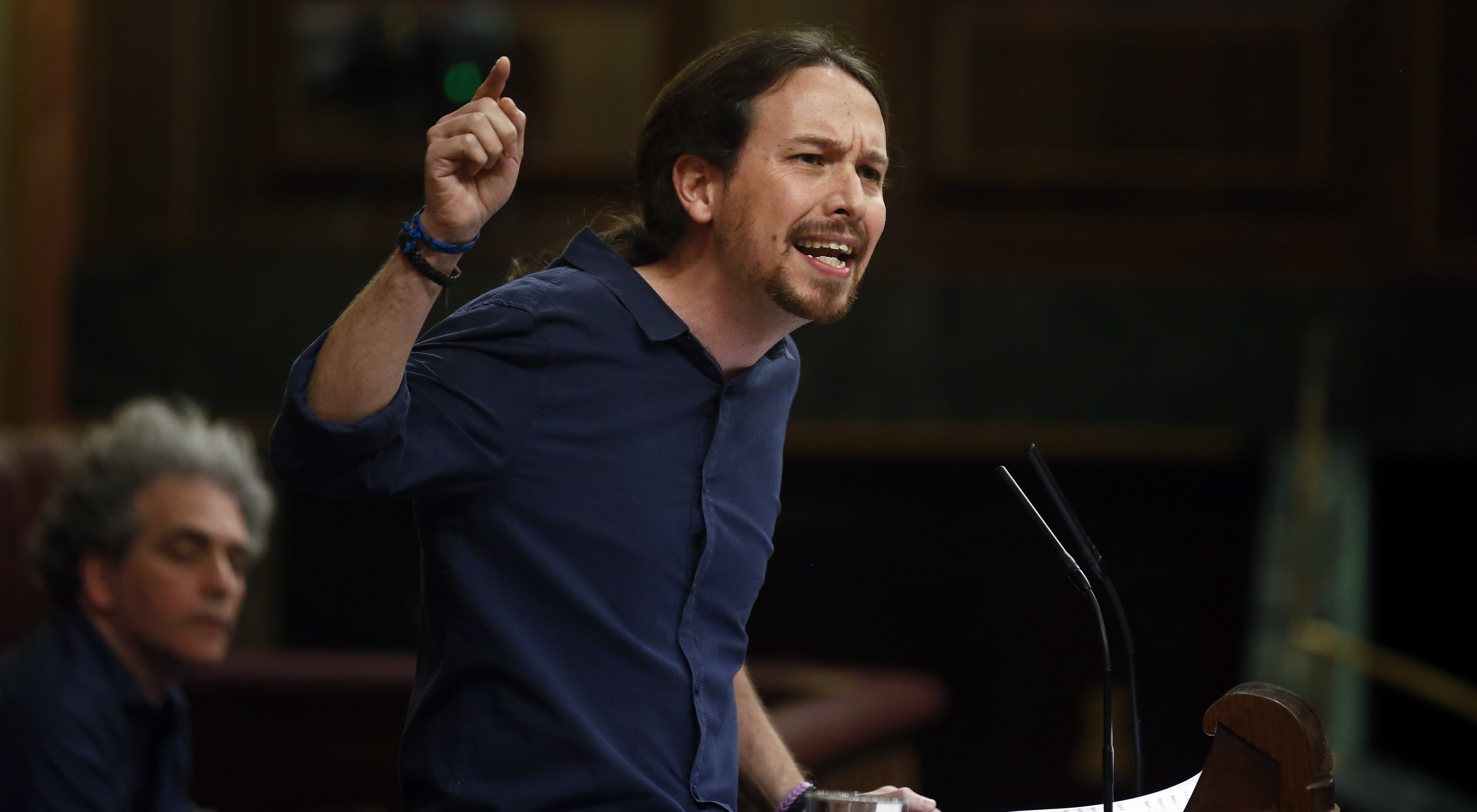 Podemos (We Can) party leader Pablo Iglesias speaks during a parliamentary session in Madrid, Spain, April 6, 2016.  REUTERS/Andrea Comas - RTSDSEN