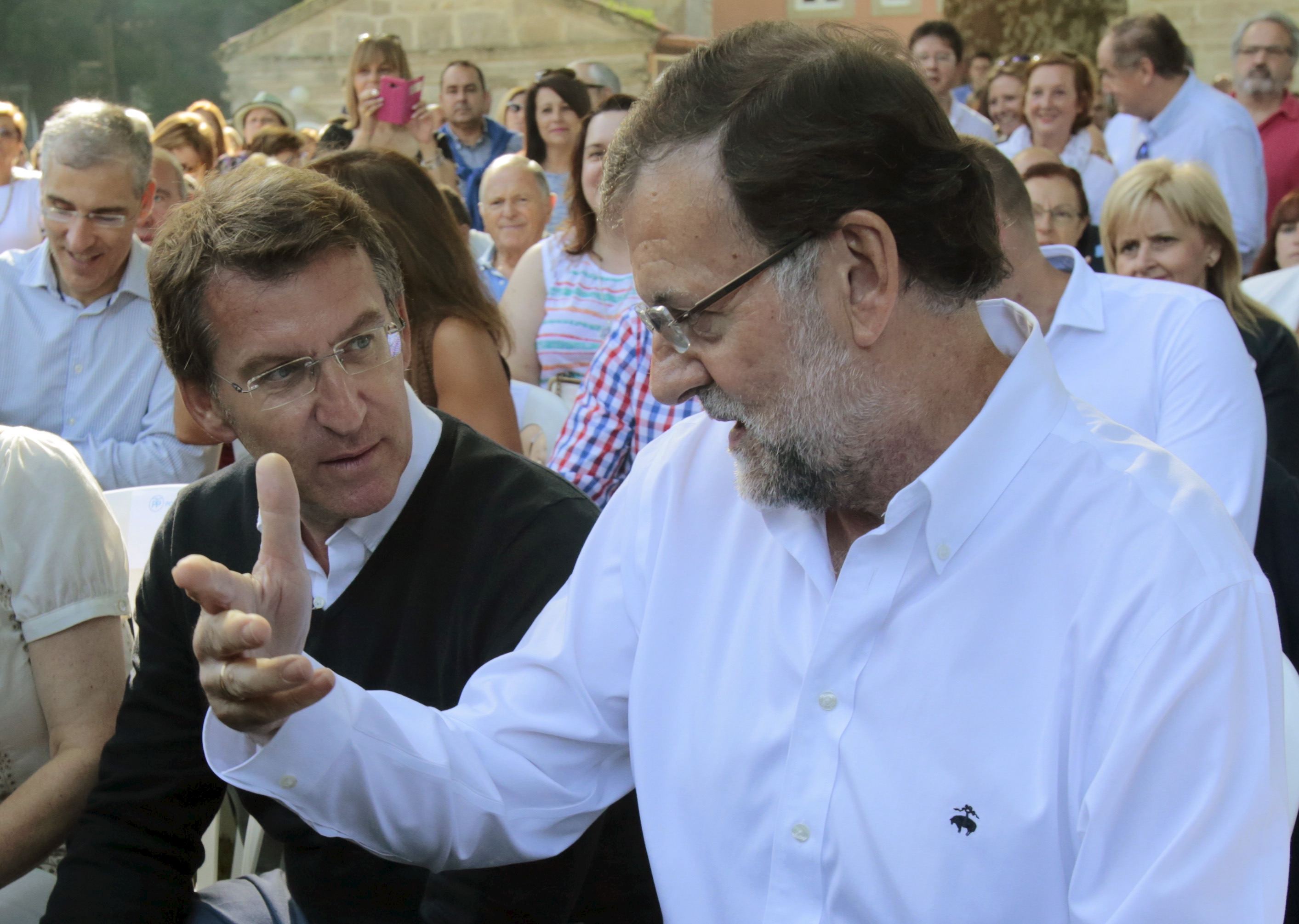 Alberto Núñez Feijoo y Mariano Rajoy. | Reuters