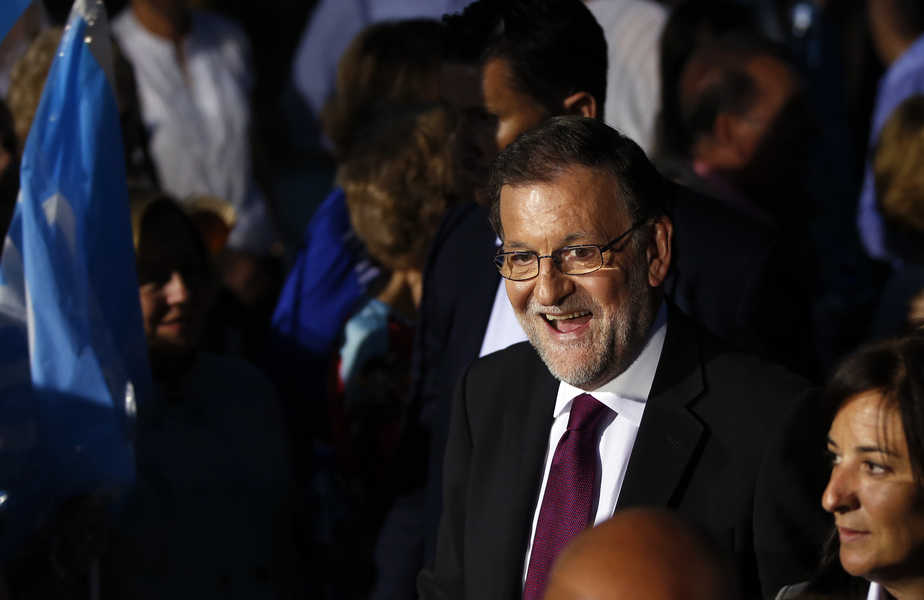 People's Party (PP) leader Mariano Rajoy attends a rally at the start of the official campaign period for Spain's general election in Madrid, Spain, June 9, 2016.  REUTERS/Susana Vera - RTSGTG4