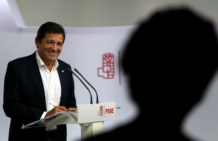 El presidente de la Comisión Gestora del PSOE, Javier Fernández. FOTO: Reuters