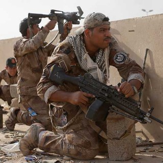 Fuerzas especiales iraquíes combaten en Mosul