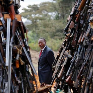 5250 armas ilegales quemadas en Kenia