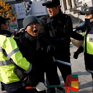 manifestante, en contra de la presidenta surcoreana Park Geun-hye,