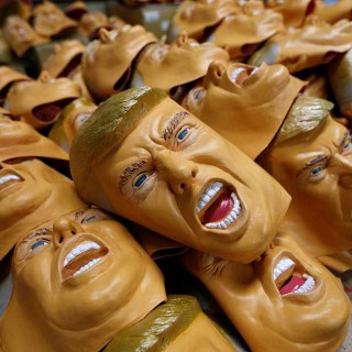 Máscaras de Donald Trump en Japón