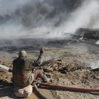 Campos petroleros quemados por ISIS