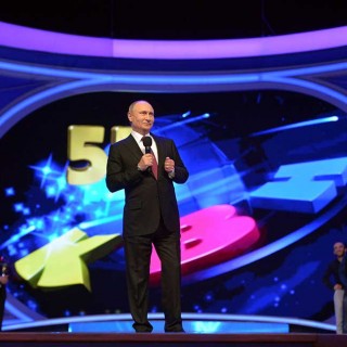 Vladimir Putin en programa de televisión de comedia
