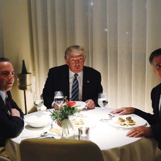 Donald Trump con Mitt Romney