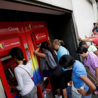 Colas cajeros en Venezuela