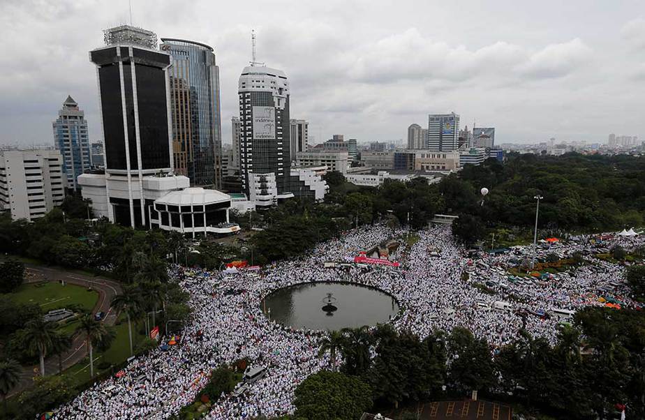 Manifestación contra Basuki Tjahaja en Indonesia