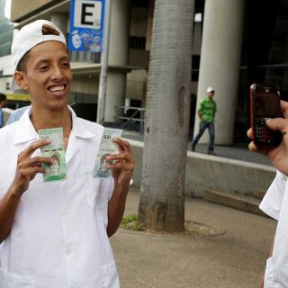 Billetes nuevos en Venezuela