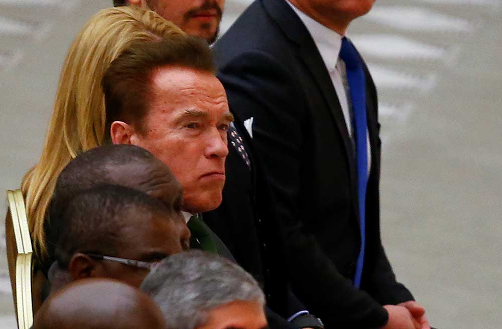 Arnold Schwarzenegger ve al papa Francisco