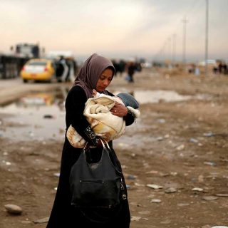 mujer iraquí desplazada en Mosul