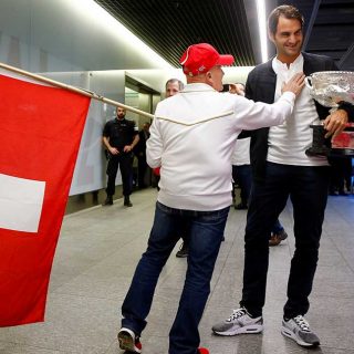 Roger Federer llega a Suiza