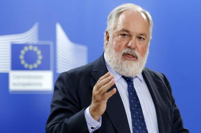 European Climate Action and Energy Commissioner Miguel Arias Canete gestures as he addresses a news conference at the EU Commission headquarters in Brussels, Belgium, August 20, 2015.   REUTERS/Francois Lenoir