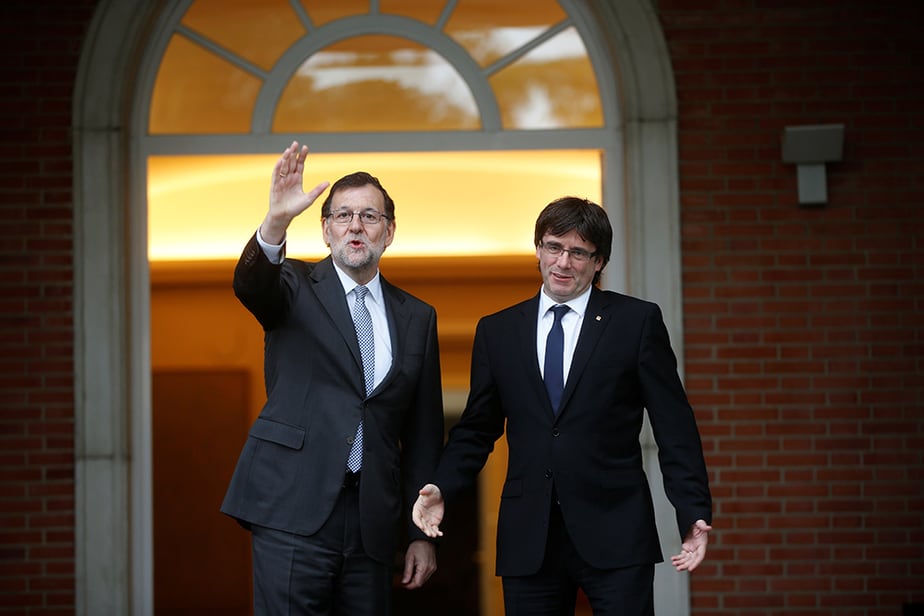 El presidente del Gobierno, Mariano Rajoy, y el de la Generalitat, Carles Puigdemont. FOTO: Reuters
