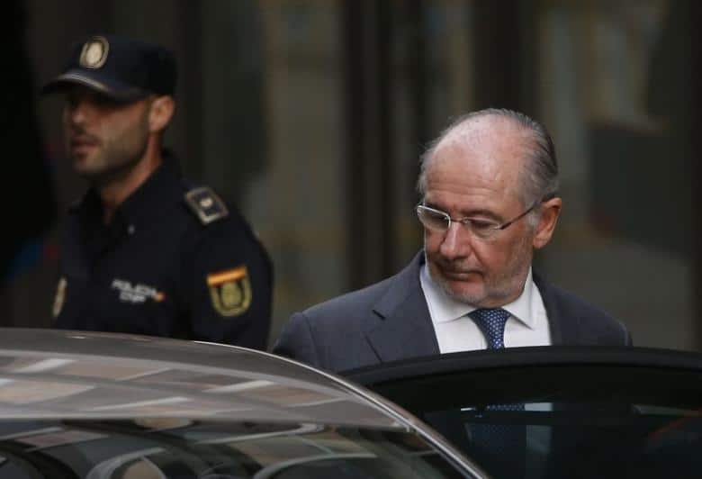 Rodrigo Rato leaves the High Court after being questioned by a judge investigating the alleged use of Caja Madrid credit cards for personal expenses in Madrid October 16, 2014.  REUTERS/Susana Vera