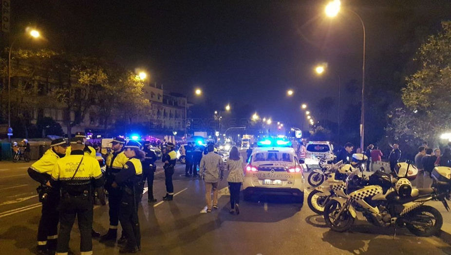 Despliegue policial en Sevilla. FOTO: Emergencias Sevilla
