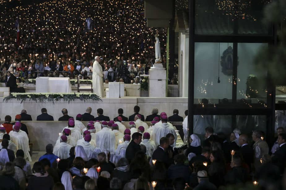El Papa Francisco en Fátima. FOTO: Reuters