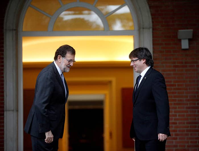 Mariano Rajoy y Carles Puigdemont. FOTO: Reuters