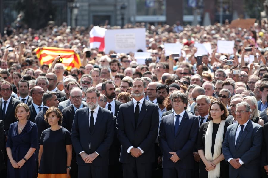 El rey Felipe VI y el presidente Mariano Rajoy han presidido el acto de homenaje, que ha culminado con una ovación.