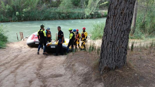 Los drones peinan el río Cabriel en busca del menor desaparecido.