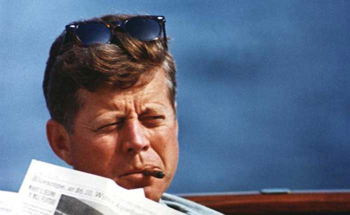 El presidente John F. Kennedy en una fotografía sin fecha cortesía de la Biblioteca y Museo Presidencial John F. Kennedy. REUTERS / JFK Presidential Library