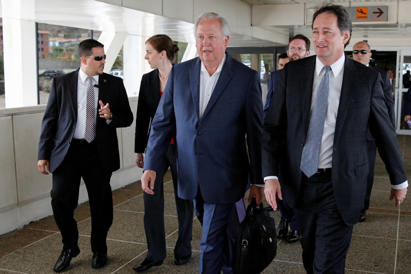 U.S. diplomat Thomas Shannon (C) talks with Lee McClenny (R), Charge d'Affaires of the U.S. Embassy in Caracas, upon his arrival at Simon Bolivar Airport in Caracas, Venezuela June 21, 2016. REUTERS/Marco Bello