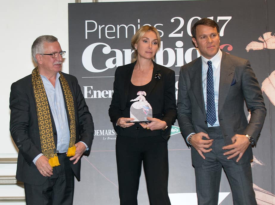 Un modelo sostenible Esther Alcocer Koplowitz, presidenta de FCC, recoge el premio Cambio16 a la mejor empresa del año