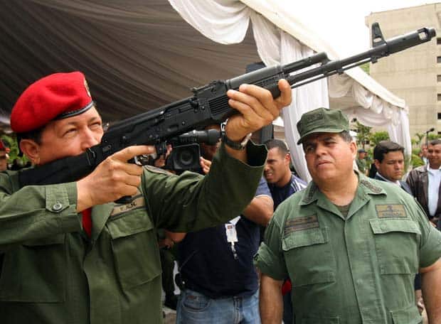 Hugo Chávez, fue el impulsor del proyecto de una fábrica de fusiles rusos en Venezuela