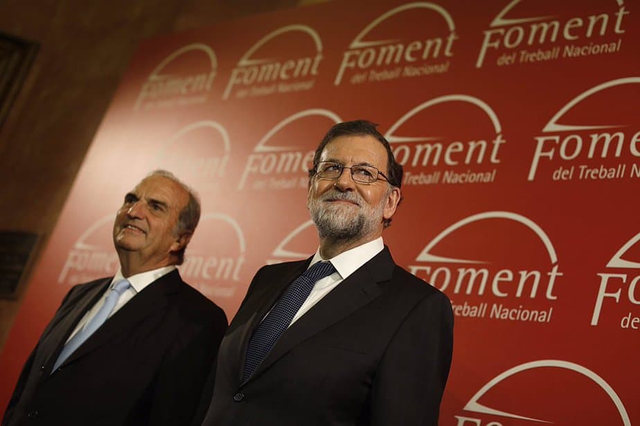 Rajoy pide a los empresarios mantenerse en Barcelona y asegura que hablará con todos los partidos