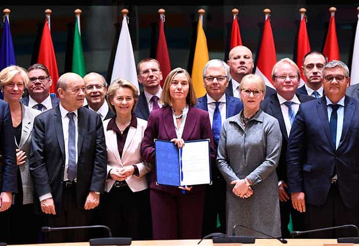 La UE firmó un acuerdo "histórico" para integrar 23 ejércitos para librarse de su dependencia de EE.UU.