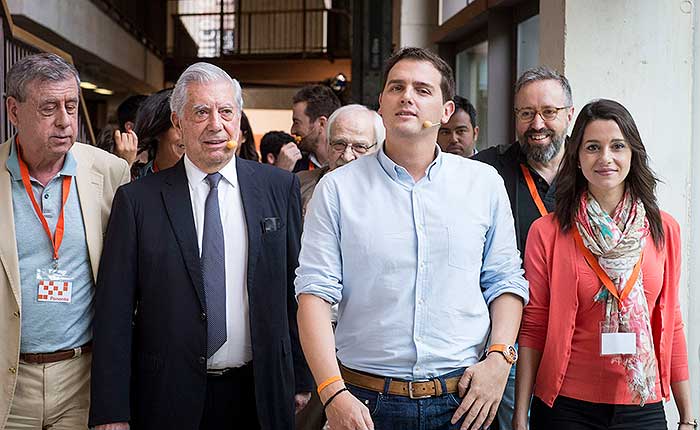 Mario Vargas Llosa tiene una estrecha relación de simpatía con Ciudadanos