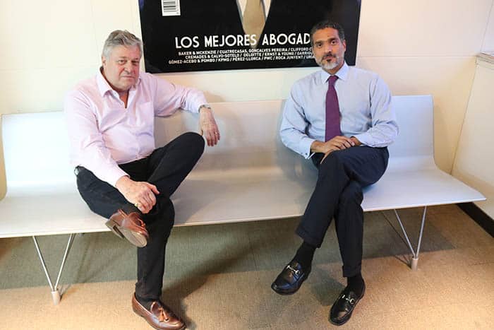 Leopoldo López Gil, padre de Leopoldo López, y Juan Carlos Gutiérrez, abogado de la familia, reconocen que Leopoldo López asiste angustiado al derrumbe de Venezuela.