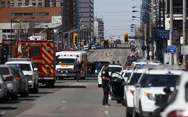 Atropello en Toronto: embisten a una decena de peatones y dos mueren