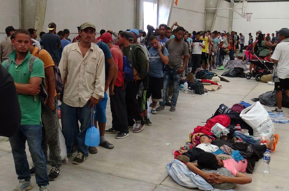 Los migrantes centroamericanos se reúnen antes de continuar su viaje a los EEUU el 31 de marzo. (Reuters / José Jesús Cortés)